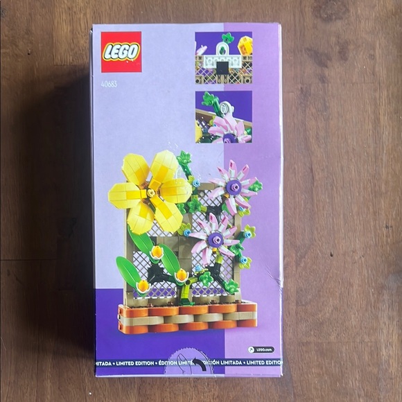 Lego Yellow and Purple Building Set Floral Display - Picture 4 of 5